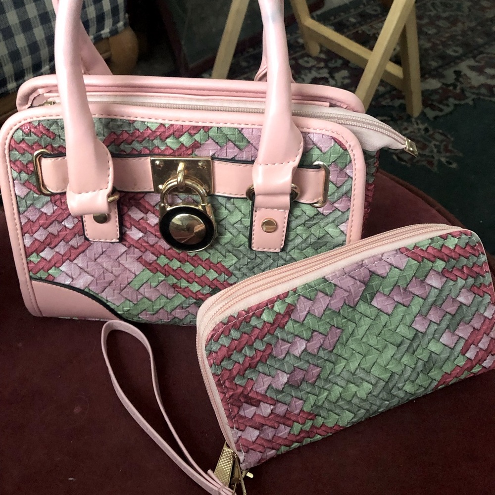 Cute multi colored purse & wristlet